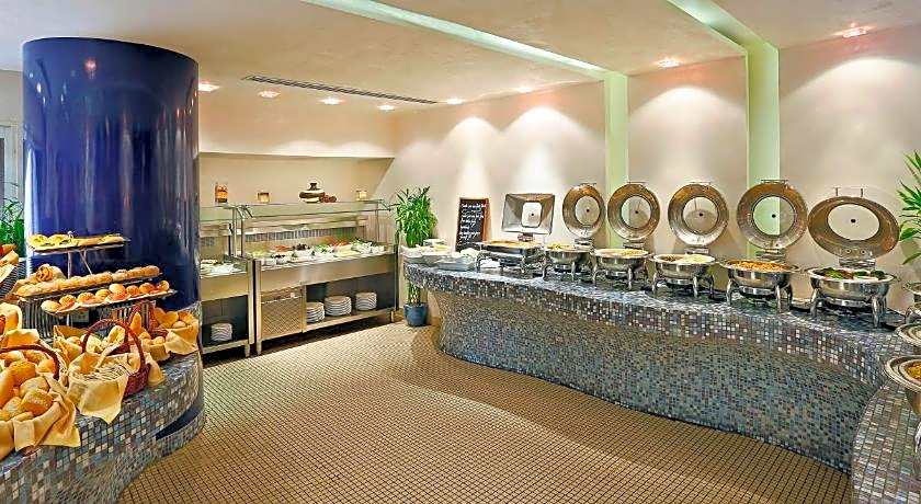 City Seasons Al Hamra Hotel