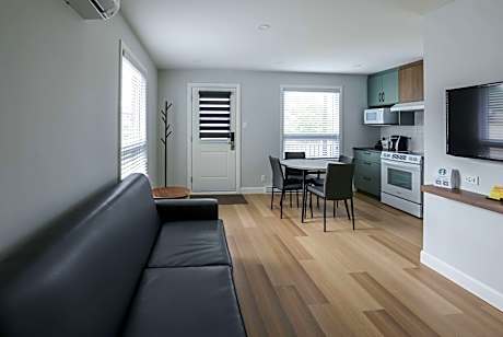 2 Queen Beds, Cottage, Sofa Bed, Kitchen, Non-Smoking