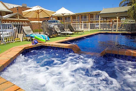 Paddlewheel Motel