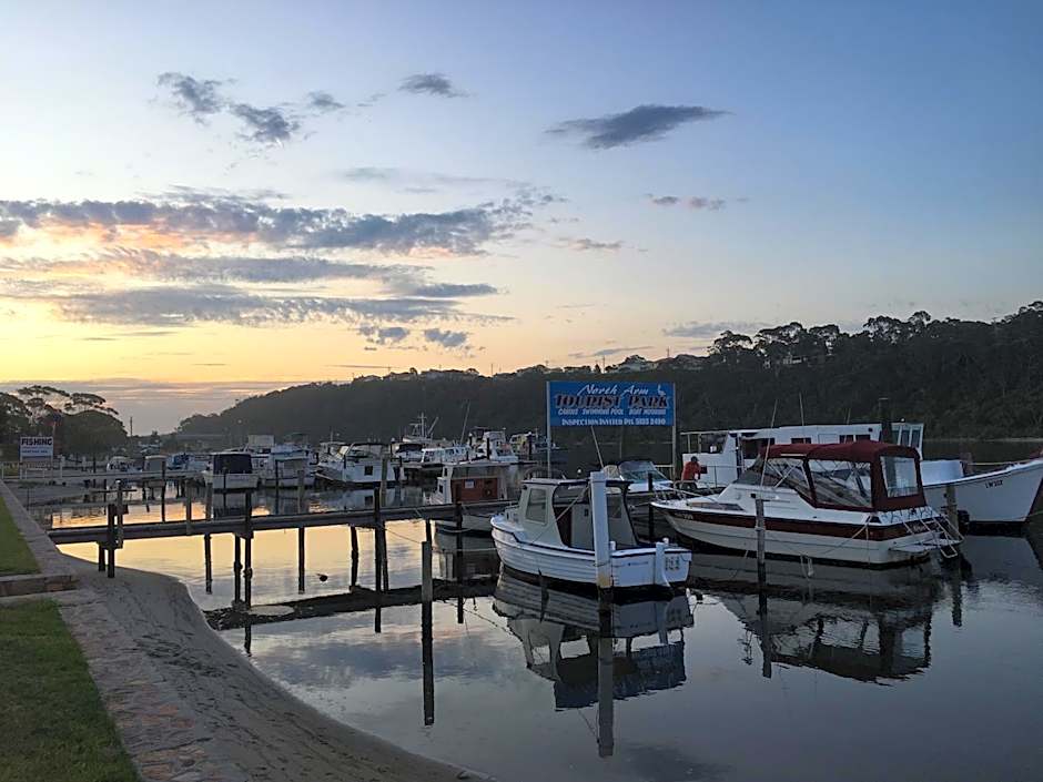 Lakeside Motel Waterfront
