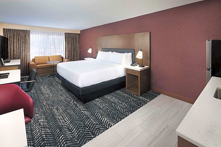 DoubleTree by Hilton Manhattan, KS