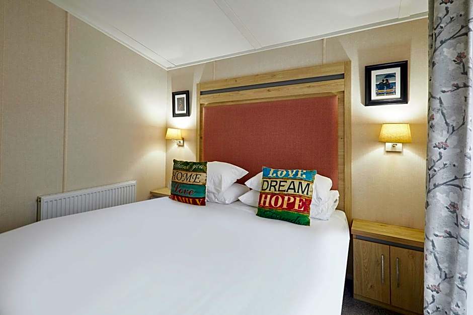 Bluebell Lodge with Hot Tub