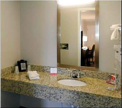 Travelodge by Wyndham Canton-Livonia Area, MI