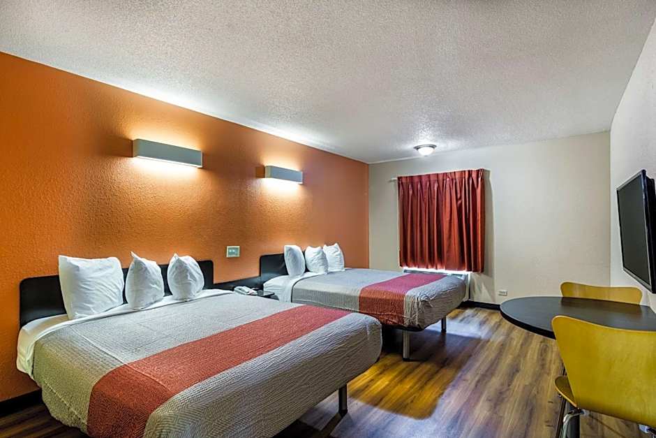 Motel 6-Libertyville, IL