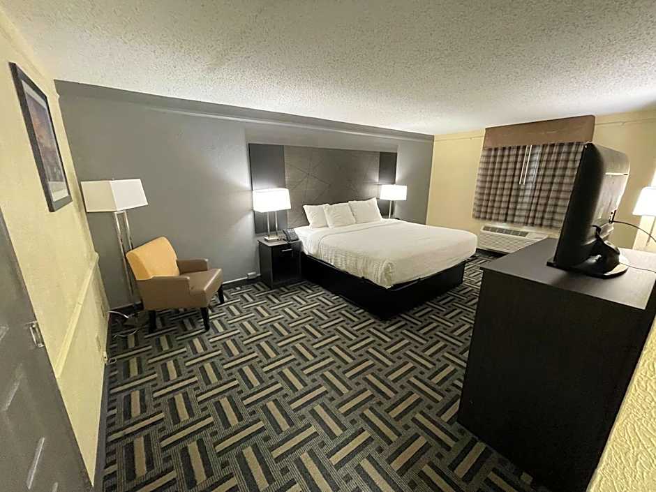 La Quinta Inn & Suites by Wyndham Indianapolis Airport Lynhurst