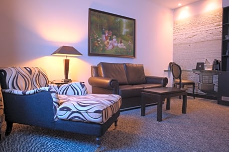 Family Room (2 Adults & 2 Children)