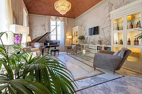 Hotel Embassy
