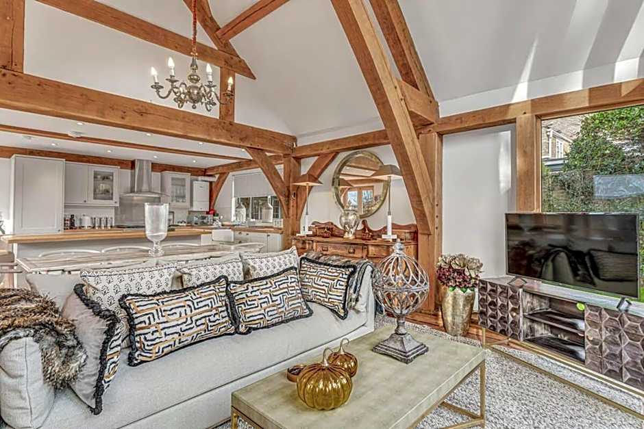 Hiron's Piece - Hot Tub Packages Available