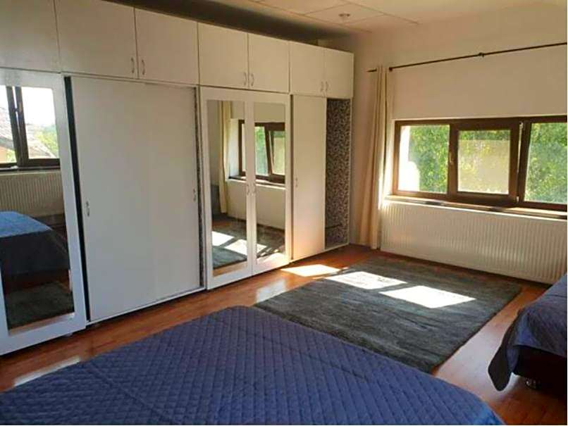 VillaWeb 9rooms - Long term business aparthotel 29 Euro per night per room, min 3months