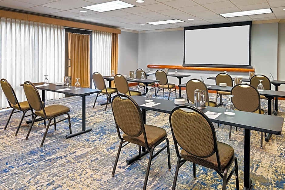 Hampton Inn & Suites Kansas City-Country Club Plaza