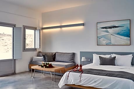 Junior Suite with Private Heated Plunge Pool and Caldera View