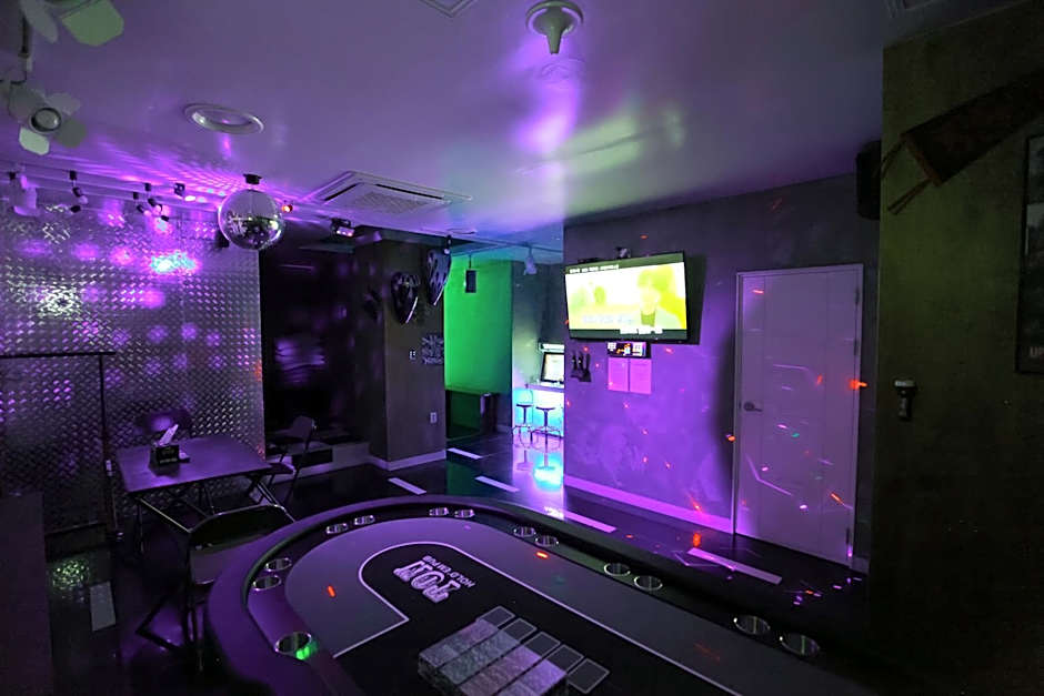 Show Hotel