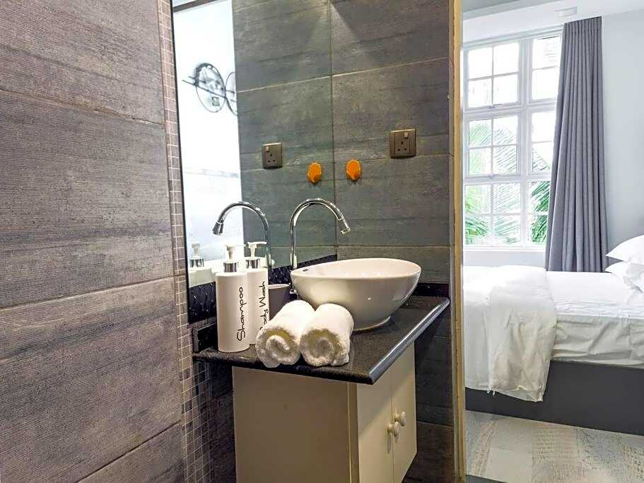 Cozy 1BR apartment by beach - partial ocean view