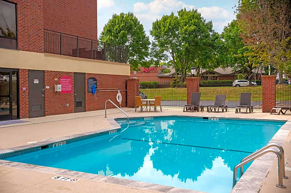 Comfort Suites Outlet Center