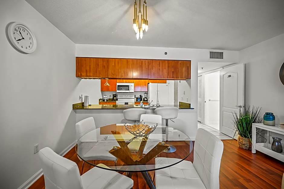 LUXURIOUS 1BR HIGH RISE CONDO BRICKELL-Free Parking
