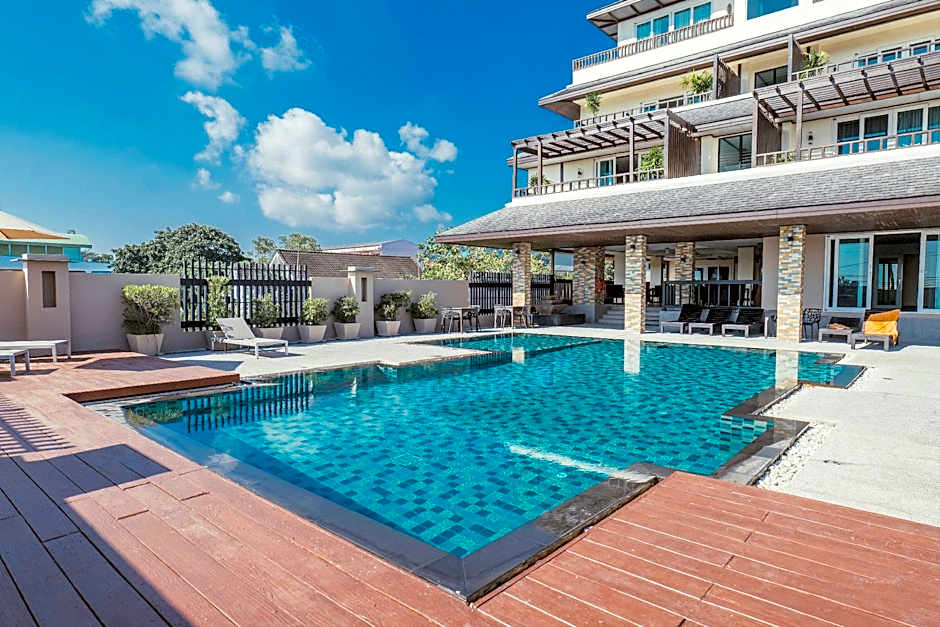 Ratana Hotel Chalong