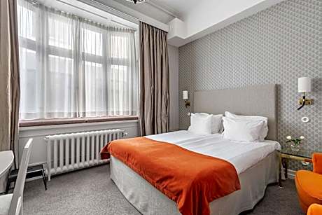 Queen Room - Non-Smoking