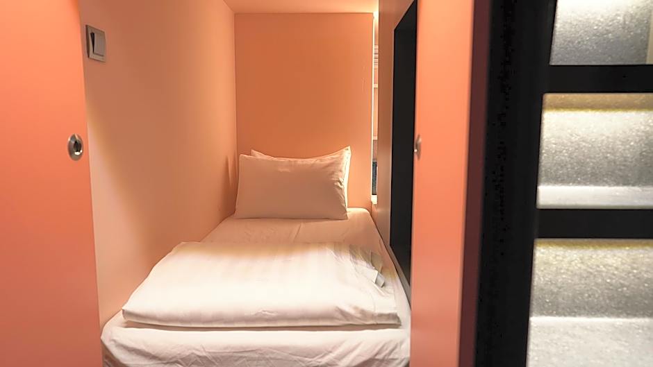 CapsuleTransit Airside KLIA T2 Airport Hotel - International Departure / Transit Hall, Gate Q