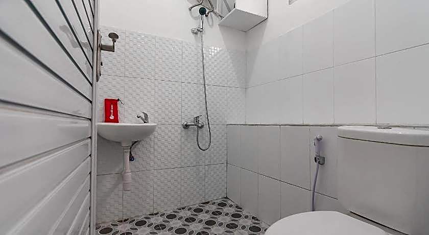 RedDoorz near Alun-Alun Garut