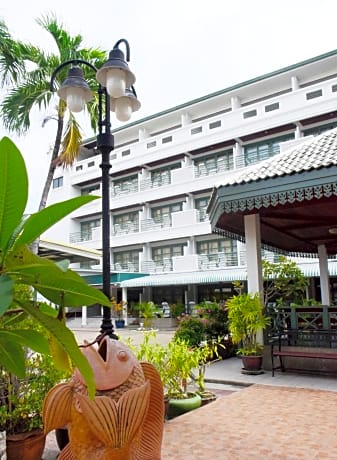 Puangpen Villa Hotel