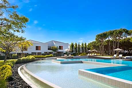 Pine Cliffs Village