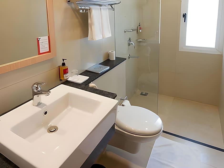 Red Fox by Lemon Tree Hotels, Tiruchirappalli