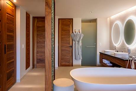 Platinum King Master Suite 2 ADULTS 2 CHILDREN