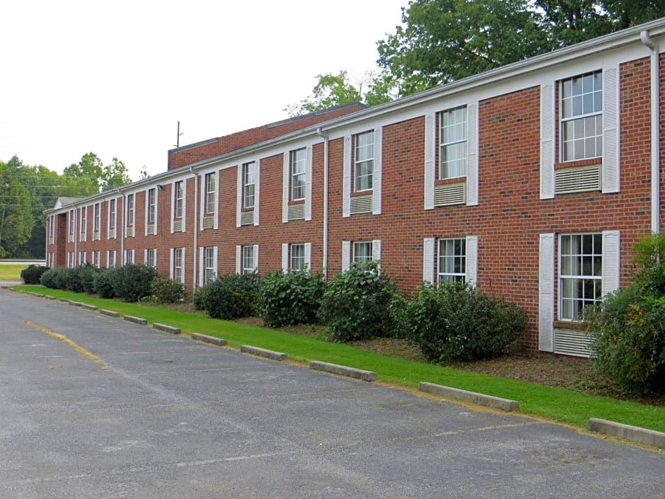 Americourt Hotel and Suites - Elizabethton