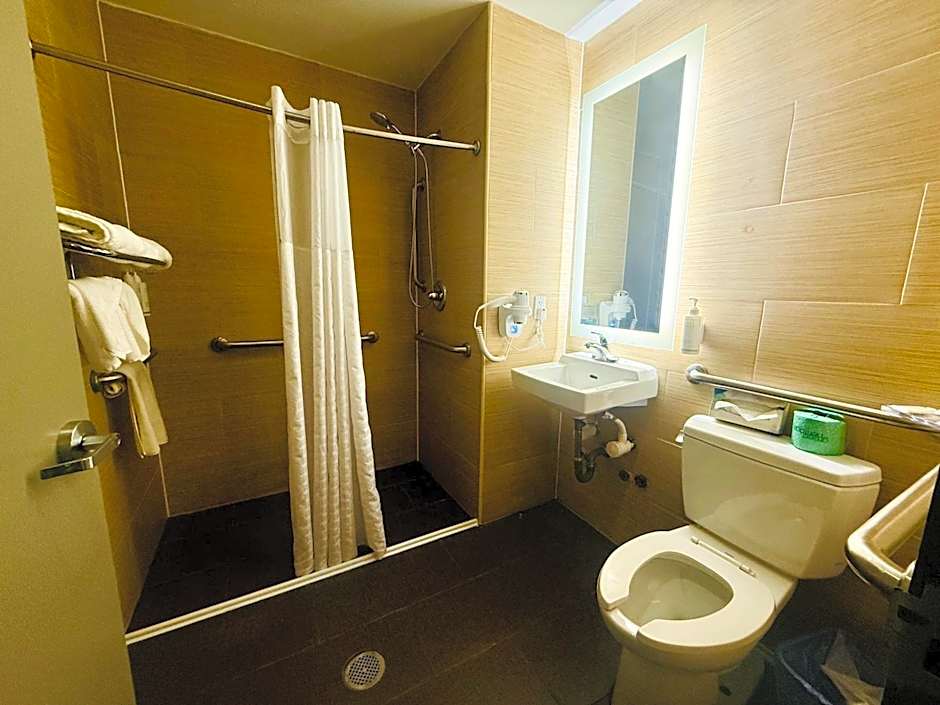 Days Inn by Wyndham Brooklyn Borough Park