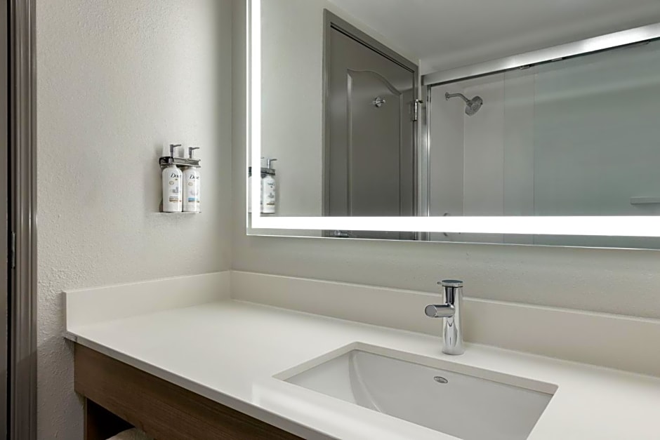HOLIDAY INN EXPRESS SAVANNAH AIRPORT By IHG