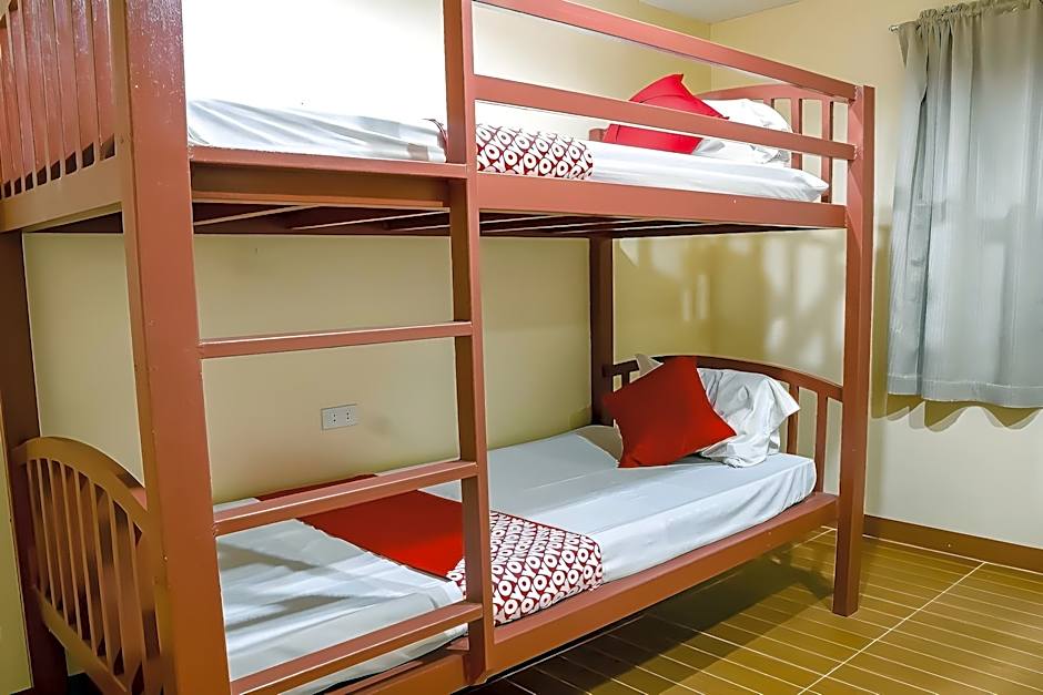 RedDoorz @ La Briana Guest House Bantayan Cebu