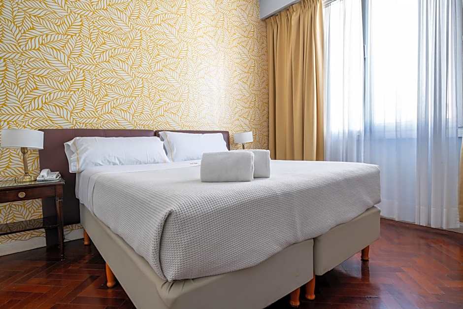 HOTEL REGIS