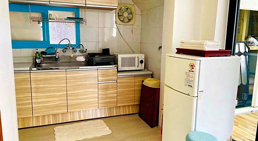 Backpackers In Yeosu