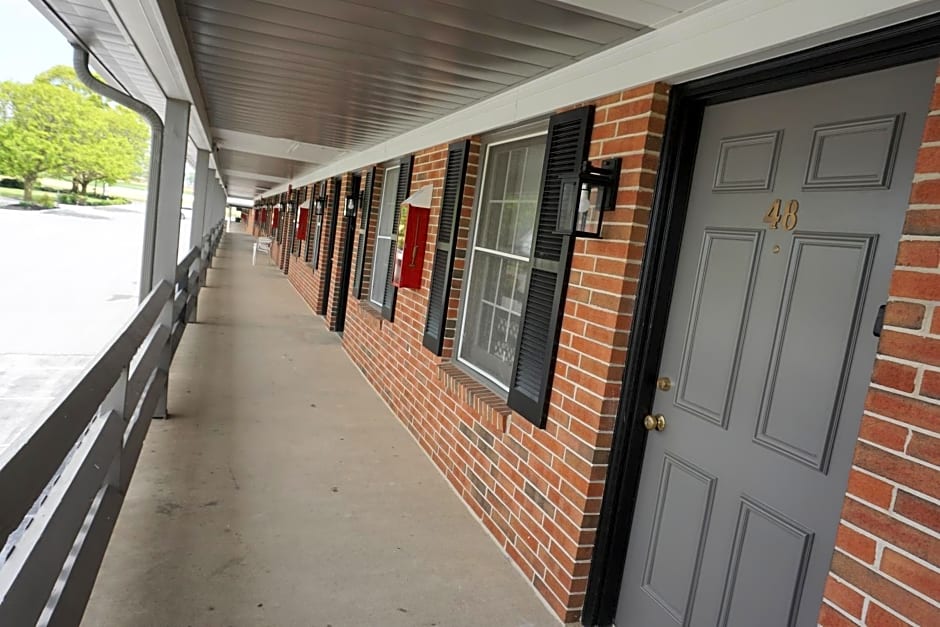 Harvest Drive Family Inn - Renovated Rooms