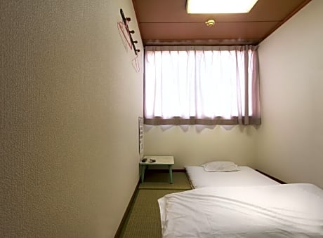 Japanese-Style Single Room with Shared Bathroom