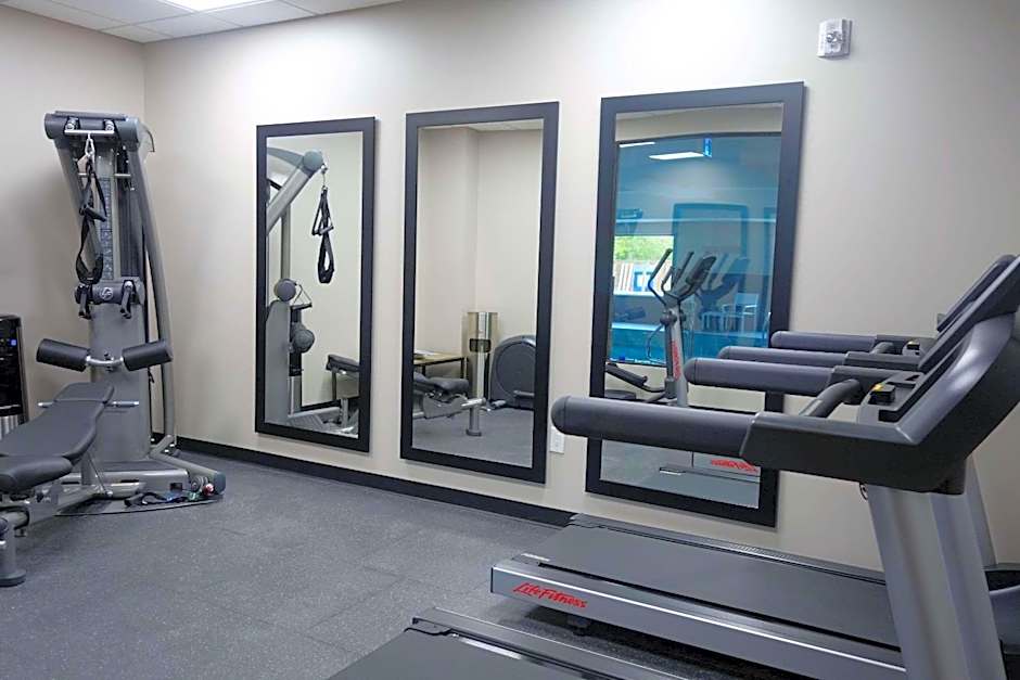 Country Inn & Suites by Radisson, Belleville, ON