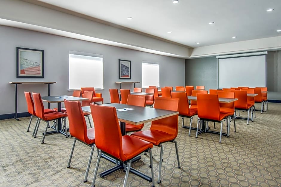 Holiday Inn Express & Suites Stillwater - University Area By IHG