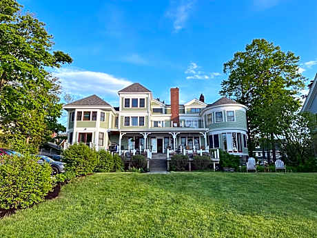 Saltair Inn Waterfront B&B