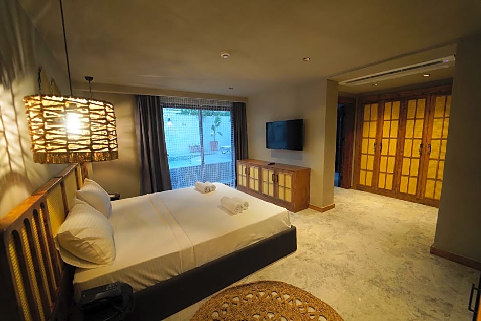 Icon Beach Suites Hotel Sovalye Island