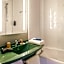 Ibis Arles