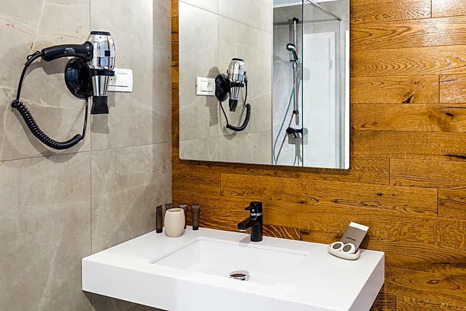 UpperHouse Suites & More