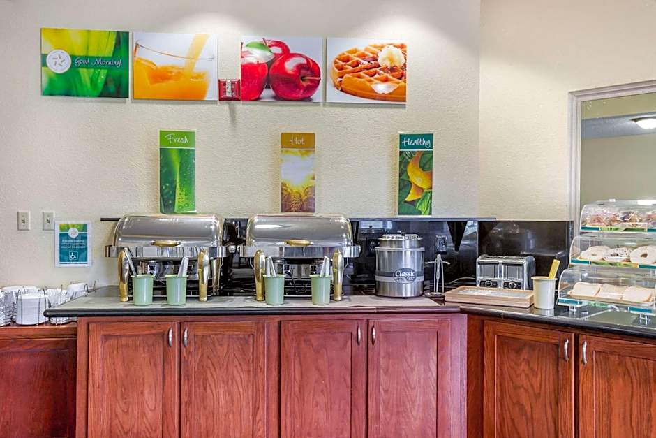 Quality Inn & Suites Lawrence - University Area