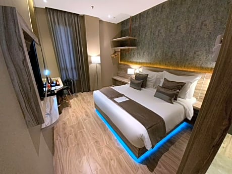 DE PARIS HOTEL