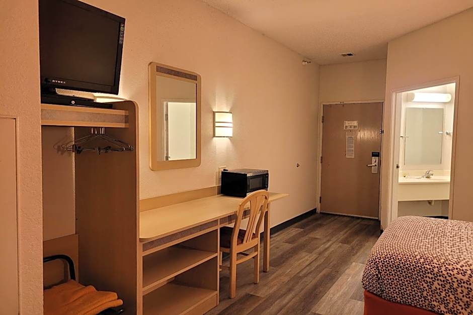 Modern Stay 39 Lakeview By OYO Minonk