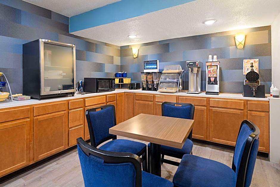 Days Inn & Suites by Wyndham Kokomo