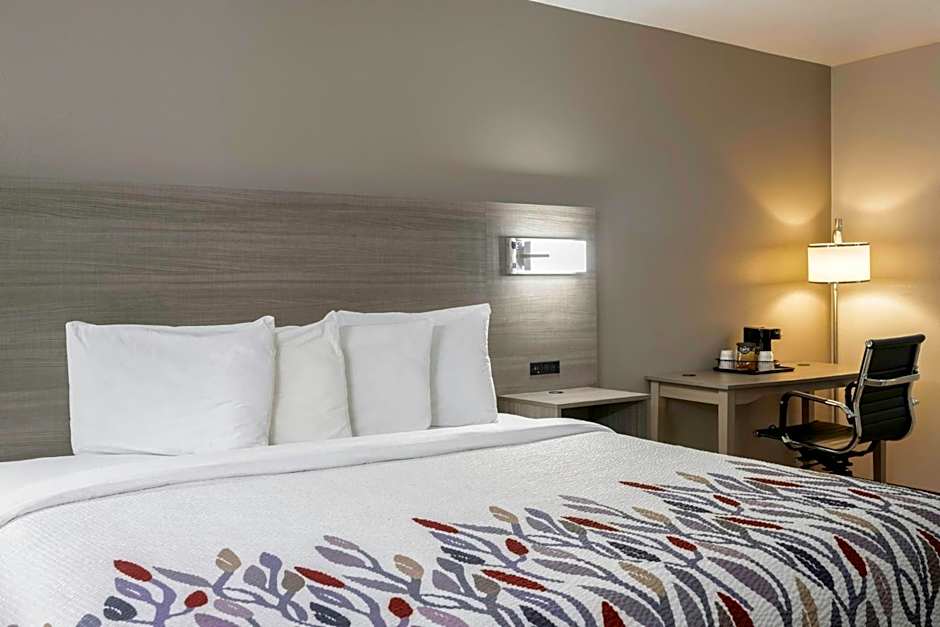 Red Roof Inn & Suites Middleborough