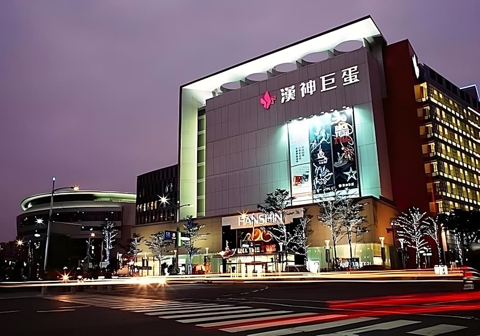 Modern Plaza Hotel