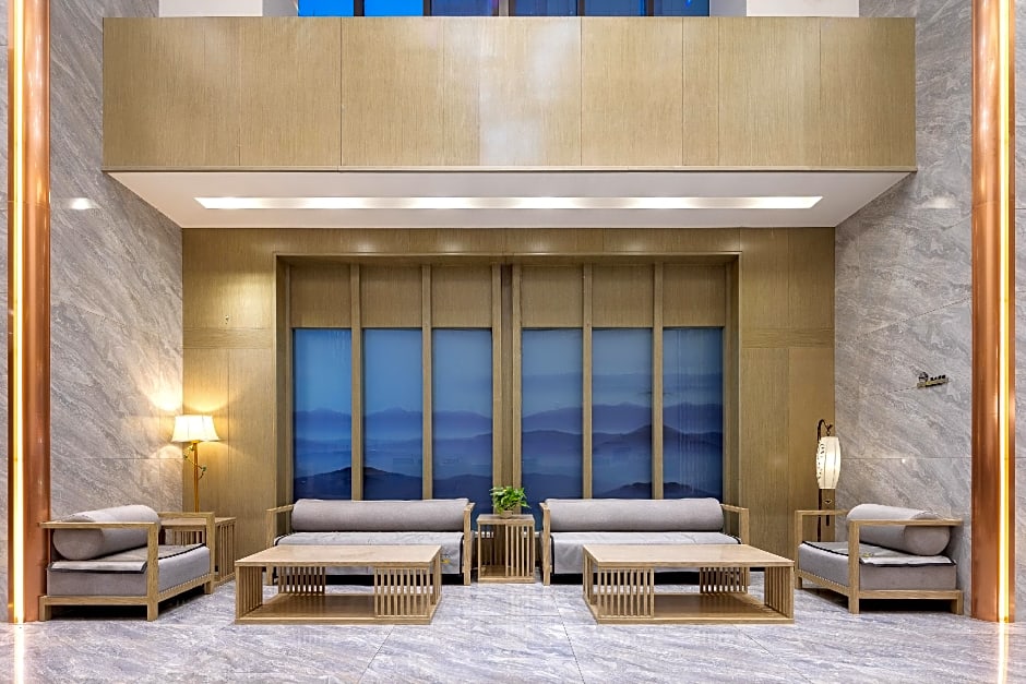 Rezen Hotel Urumqi High-speed Railway Station