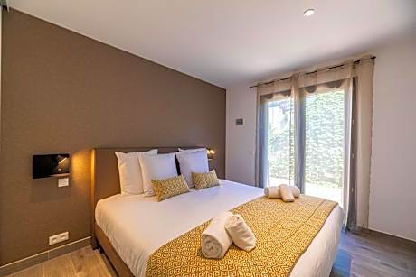 One-Bedroom Apartment with Air Conditioning and Terrace (4 Adults)