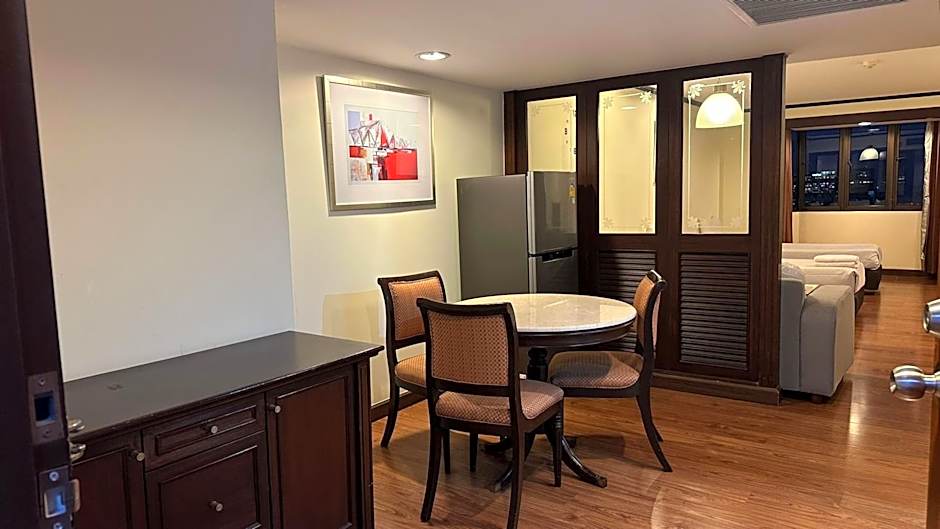 Omni Tower Nana Bangkok - Serviced Apartment on Sukhumvit Soi 4